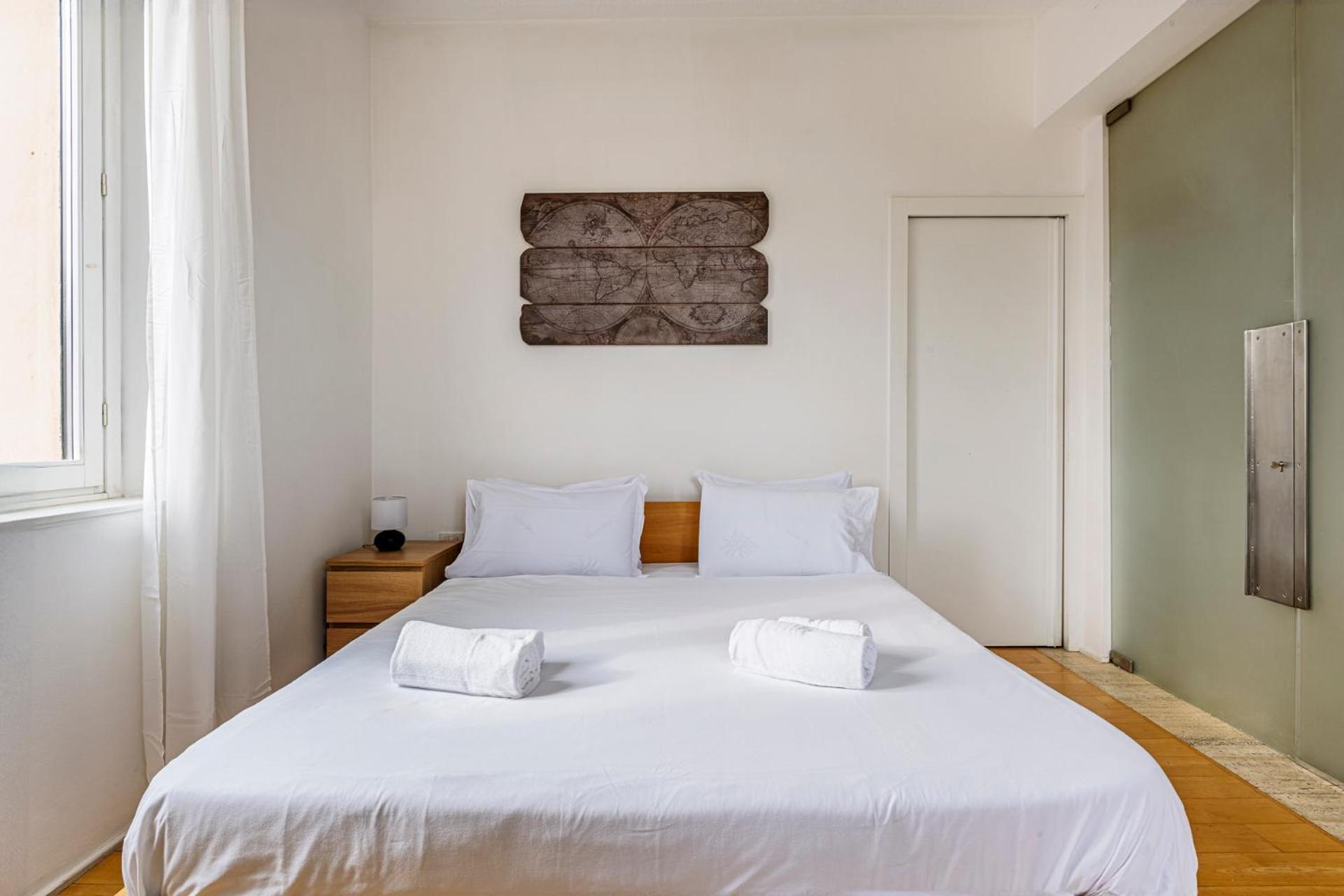 One Bedroom Apartment In Brera Милано Екстериор снимка